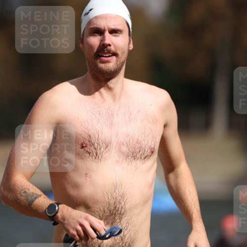 14.09.2025 - Stadtparktriathlon Michael Strokosch http://msf.ph/oto/8872445 14.09.2025 11:53:17 Schwimmen 1184, 1220 meine-sportfotos.de