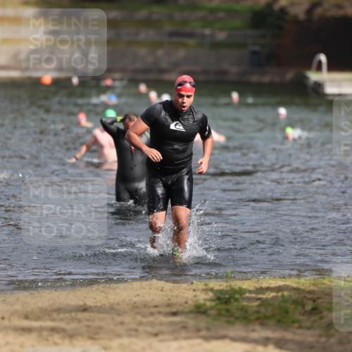 14.09.2025 - Stadtparktriathlon Michael Strokosch http://msf.ph/oto/8872478 14.09.2025 11:53:42 Schwimmen 1157, 1213 meine-sportfotos.de