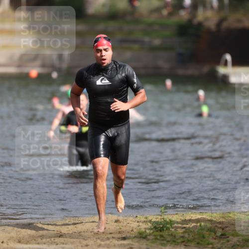 14.09.2025 - Stadtparktriathlon Michael Strokosch http://msf.ph/oto/8872489 14.09.2025 11:53:43 Schwimmen 1157 meine-sportfotos.de