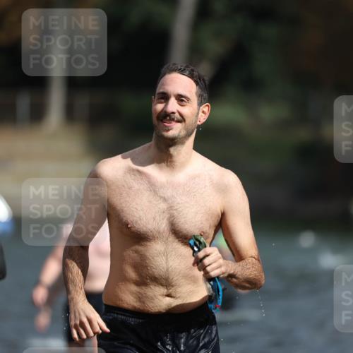 14.09.2025 - Stadtparktriathlon Michael Strokosch http://msf.ph/oto/8872531 14.09.2025 11:54:00 Schwimmen 1141, 1149, 1152, 1218 meine-sportfotos.de