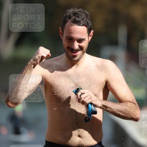 14.09.2025 - Stadtparktriathlon Michael Strokosch http://msf.ph/oto/8872537 14.09.2025 11:54:01 Schwimmen 1141, 1149, 1152, 1218 meine-sportfotos.de
