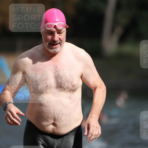 14.09.2025 - Stadtparktriathlon Michael Strokosch http://msf.ph/oto/8872558 14.09.2025 11:54:09 Schwimmen 1149, 1152, 1200 meine-sportfotos.de