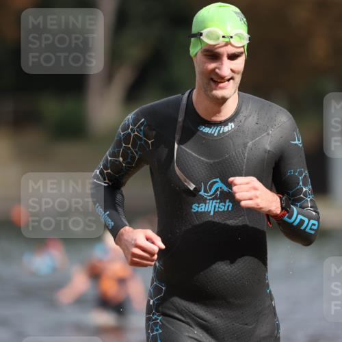 14.09.2025 - Stadtparktriathlon Michael Strokosch http://msf.ph/oto/8872580 14.09.2025 11:54:18 Schwimmen 1176, 1200, 1210 meine-sportfotos.de