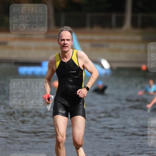 14.09.2025 - Stadtparktriathlon Michael Strokosch http://msf.ph/oto/8872583 14.09.2025 11:54:20 Schwimmen 1176, 1200, 1210 meine-sportfotos.de