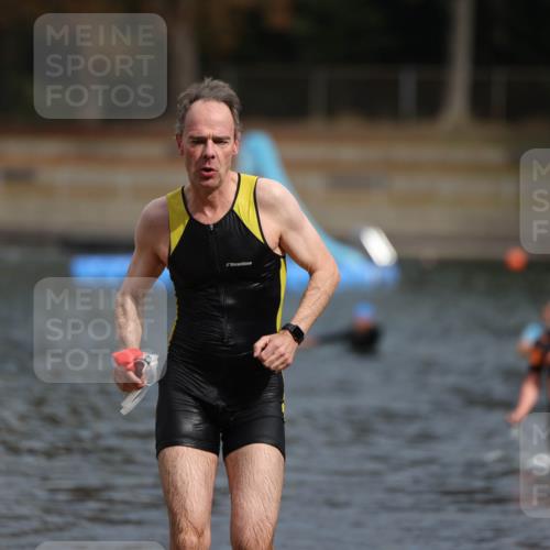 14.09.2025 - Stadtparktriathlon Michael Strokosch http://msf.ph/oto/8872587 14.09.2025 11:54:21 Schwimmen 1176, 1200, 1210 meine-sportfotos.de