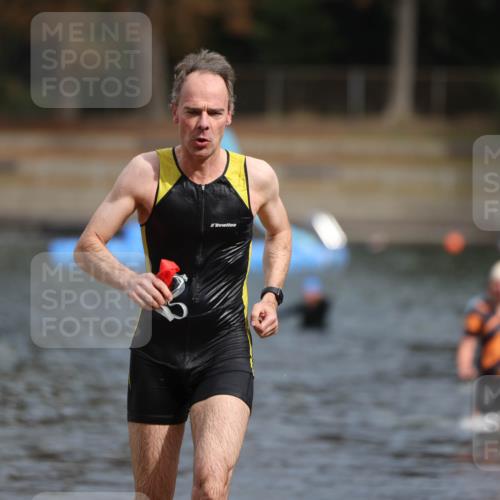 14.09.2025 - Stadtparktriathlon Michael Strokosch http://msf.ph/oto/8872589 14.09.2025 11:54:21 Schwimmen 1176, 1200, 1210 meine-sportfotos.de