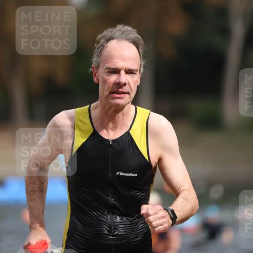 14.09.2025 - Stadtparktriathlon Michael Strokosch http://msf.ph/oto/8872595 14.09.2025 11:54:23 Schwimmen 1176, 1210 meine-sportfotos.de