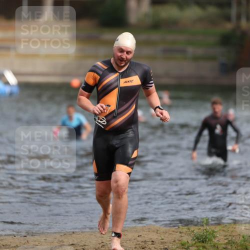 14.09.2025 - Stadtparktriathlon Michael Strokosch http://msf.ph/oto/8872600 14.09.2025 11:54:29 Schwimmen 1210 meine-sportfotos.de