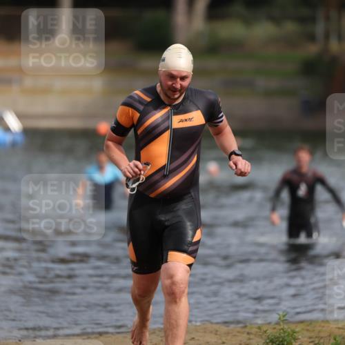 14.09.2025 - Stadtparktriathlon Michael Strokosch http://msf.ph/oto/8872601 14.09.2025 11:54:30 Schwimmen 1210 meine-sportfotos.de