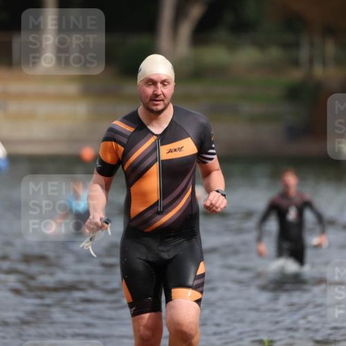 14.09.2025 - Stadtparktriathlon Michael Strokosch http://msf.ph/oto/8872605 14.09.2025 11:54:30 Schwimmen 1210 meine-sportfotos.de