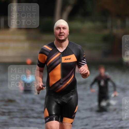 14.09.2025 - Stadtparktriathlon Michael Strokosch http://msf.ph/oto/8872606 14.09.2025 11:54:30 Schwimmen 1210 meine-sportfotos.de