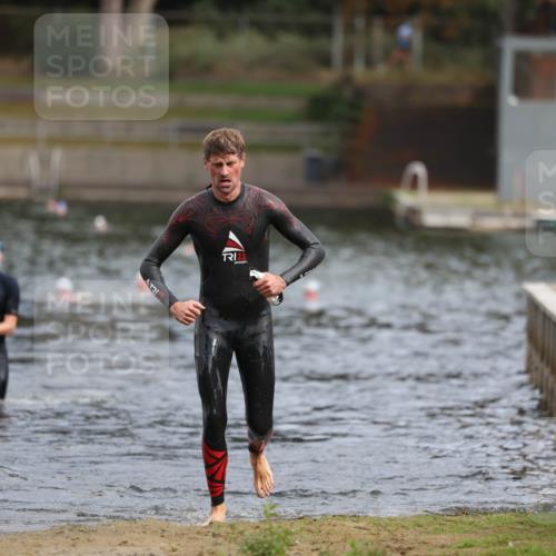 14.09.2025 - Stadtparktriathlon Michael Strokosch http://msf.ph/oto/8872620 14.09.2025 11:54:39 Schwimmen 1158 meine-sportfotos.de