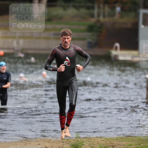 14.09.2025 - Stadtparktriathlon Michael Strokosch http://msf.ph/oto/8872622 14.09.2025 11:54:39 Schwimmen 1158 meine-sportfotos.de