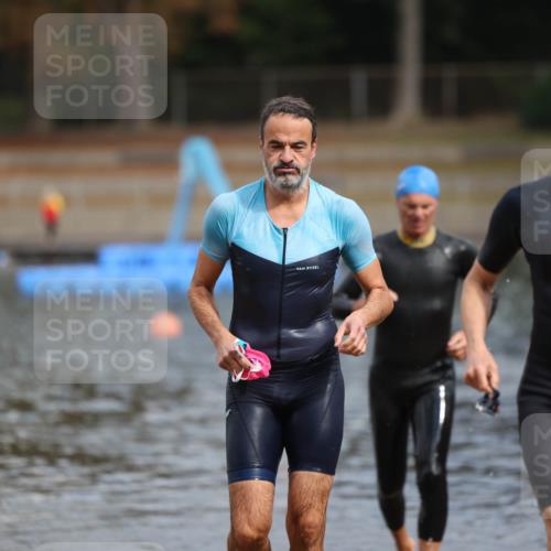14.09.2025 - Stadtparktriathlon Michael Strokosch http://msf.ph/oto/8872657 14.09.2025 11:54:52 Schwimmen 1142, 1167, 1197 meine-sportfotos.de