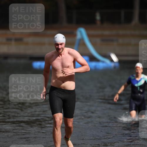 14.09.2025 - Stadtparktriathlon Michael Strokosch http://msf.ph/oto/8872666 14.09.2025 11:55:08 Schwimmen 1148, 1163 meine-sportfotos.de