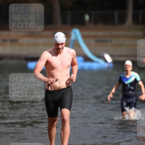 14.09.2025 - Stadtparktriathlon Michael Strokosch http://msf.ph/oto/8872667 14.09.2025 11:55:08 Schwimmen 1148, 1163 meine-sportfotos.de