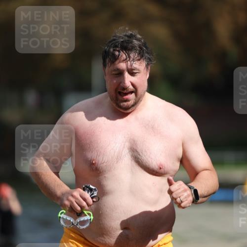 14.09.2025 - Stadtparktriathlon Michael Strokosch http://msf.ph/oto/8872714 14.09.2025 11:56:01 Schwimmen 1159 meine-sportfotos.de