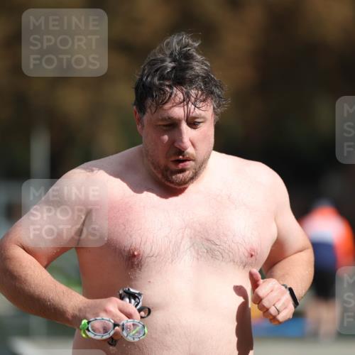14.09.2025 - Stadtparktriathlon Michael Strokosch http://msf.ph/oto/8872717 14.09.2025 11:56:01 Schwimmen 1159 meine-sportfotos.de