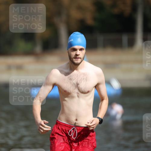 14.09.2025 - Stadtparktriathlon Michael Strokosch http://msf.ph/oto/8872760 14.09.2025 11:57:11 Schwimmen 1151 meine-sportfotos.de