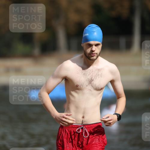 14.09.2025 - Stadtparktriathlon Michael Strokosch http://msf.ph/oto/8872763 14.09.2025 11:57:11 Schwimmen 1151 meine-sportfotos.de