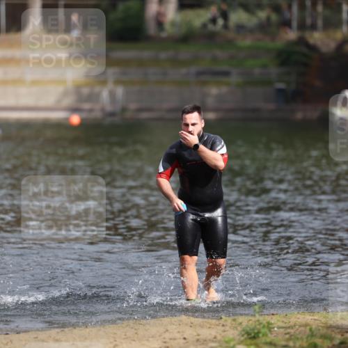 14.09.2025 - Stadtparktriathlon Michael Strokosch http://msf.ph/oto/8872772 14.09.2025 11:58:41 Schwimmen 1208, 1215 meine-sportfotos.de