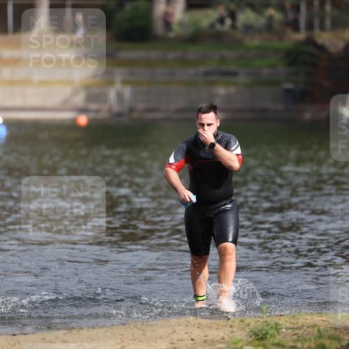 14.09.2025 - Stadtparktriathlon Michael Strokosch http://msf.ph/oto/8872774 14.09.2025 11:58:41 Schwimmen 1208, 1215 meine-sportfotos.de