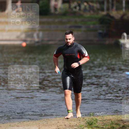 14.09.2025 - Stadtparktriathlon Michael Strokosch http://msf.ph/oto/8872784 14.09.2025 11:58:42 Schwimmen 1208, 1215 meine-sportfotos.de