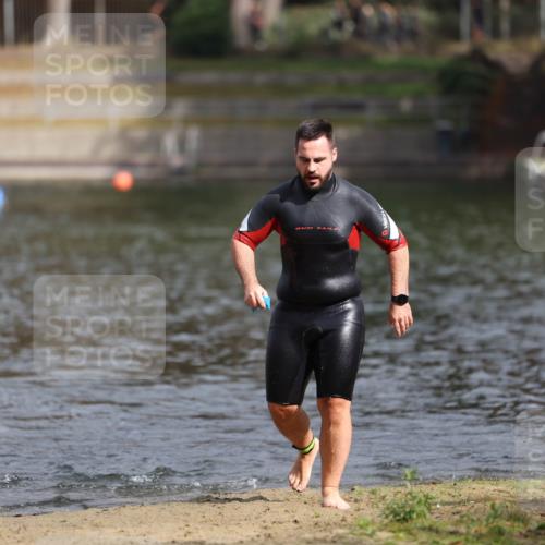 14.09.2025 - Stadtparktriathlon Michael Strokosch http://msf.ph/oto/8872787 14.09.2025 11:58:42 Schwimmen 1208, 1215 meine-sportfotos.de