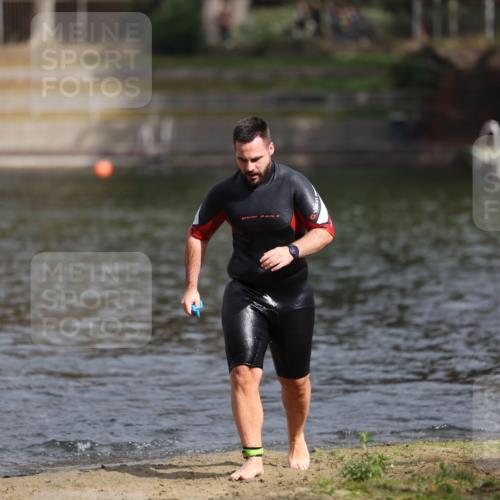 14.09.2025 - Stadtparktriathlon Michael Strokosch http://msf.ph/oto/8872789 14.09.2025 11:58:43 Schwimmen 1208, 1215 meine-sportfotos.de