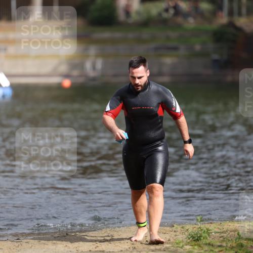 14.09.2025 - Stadtparktriathlon Michael Strokosch http://msf.ph/oto/8872790 14.09.2025 11:58:43 Schwimmen 1208, 1215 meine-sportfotos.de