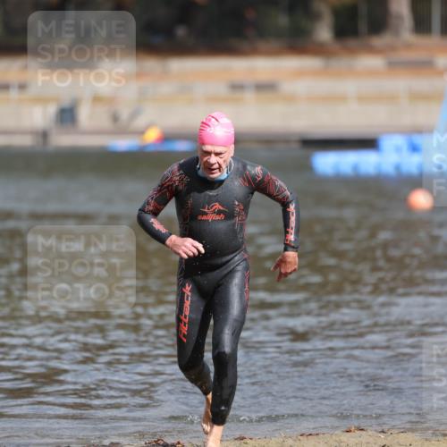 14.09.2025 - Stadtparktriathlon Michael Strokosch http://msf.ph/oto/8872792 14.09.2025 11:58:44 Schwimmen 1208, 1215 meine-sportfotos.de