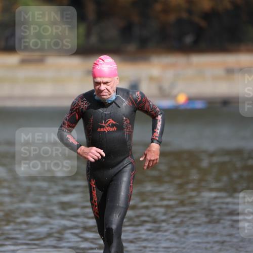 14.09.2025 - Stadtparktriathlon Michael Strokosch http://msf.ph/oto/8872799 14.09.2025 11:58:46 Schwimmen 1208, 1215 meine-sportfotos.de