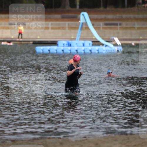 14.09.2025 - Stadtparktriathlon Michael Strokosch http://msf.ph/oto/8872822 14.09.2025 12:09:27 Schwimmen 1294 meine-sportfotos.de
