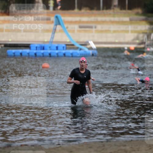 14.09.2025 - Stadtparktriathlon Michael Strokosch http://msf.ph/oto/8872826 14.09.2025 12:09:30 Schwimmen 1294 meine-sportfotos.de
