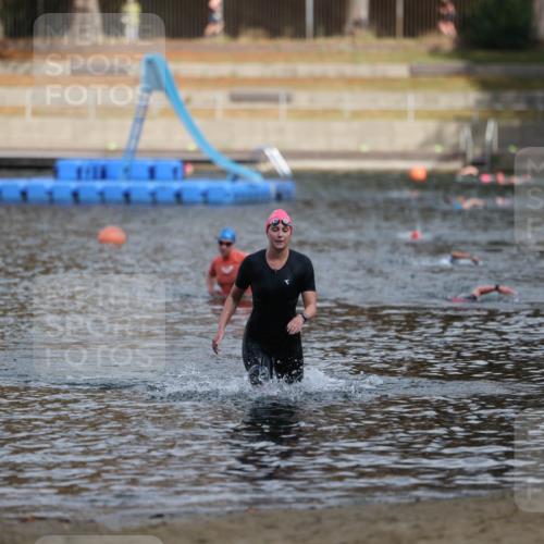 14.09.2025 - Stadtparktriathlon Michael Strokosch http://msf.ph/oto/8872828 14.09.2025 12:09:30 Schwimmen 1294 meine-sportfotos.de