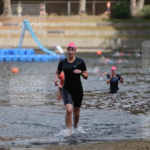 14.09.2025 - Stadtparktriathlon Michael Strokosch http://msf.ph/oto/8872842 14.09.2025 12:09:33 Schwimmen 1294 meine-sportfotos.de