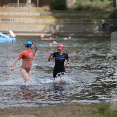14.09.2025 - Stadtparktriathlon Michael Strokosch http://msf.ph/oto/8872862 14.09.2025 12:09:43 Schwimmen 1298, 1311 meine-sportfotos.de