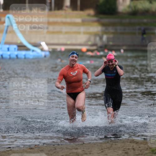 14.09.2025 - Stadtparktriathlon Michael Strokosch http://msf.ph/oto/8872872 14.09.2025 12:09:45 Schwimmen 1298, 1311 meine-sportfotos.de