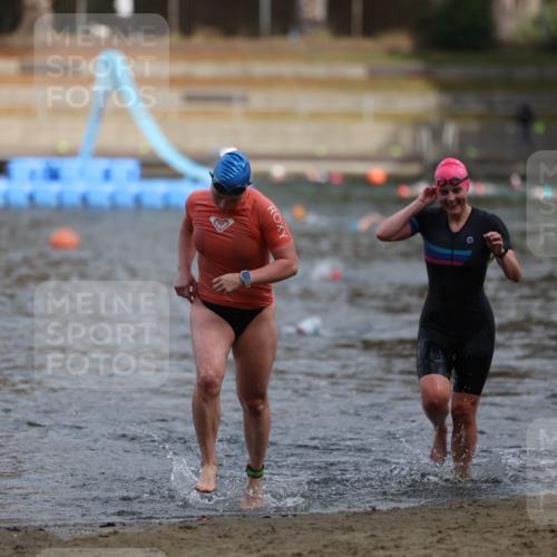 14.09.2025 - Stadtparktriathlon Michael Strokosch http://msf.ph/oto/8872878 14.09.2025 12:09:46 Schwimmen 1298, 1311 meine-sportfotos.de
