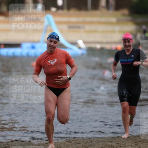 14.09.2025 - Stadtparktriathlon Michael Strokosch http://msf.ph/oto/8872883 14.09.2025 12:09:47 Schwimmen 1298, 1311 meine-sportfotos.de