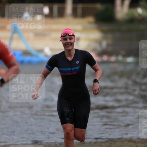 14.09.2025 - Stadtparktriathlon Michael Strokosch http://msf.ph/oto/8872894 14.09.2025 12:09:49 Schwimmen 1298, 1311 meine-sportfotos.de