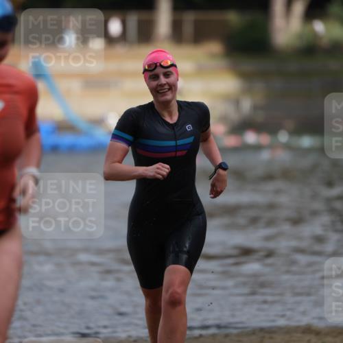 14.09.2025 - Stadtparktriathlon Michael Strokosch http://msf.ph/oto/8872896 14.09.2025 12:09:50 Schwimmen 1292, 1298, 1311 meine-sportfotos.de