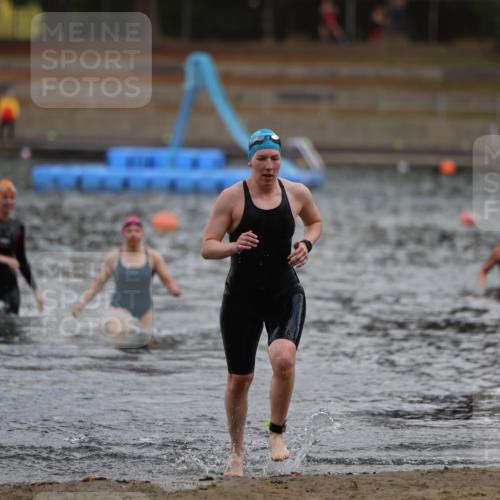14.09.2025 - Stadtparktriathlon Michael Strokosch http://msf.ph/oto/8872952 14.09.2025 12:10:35 Schwimmen 1249, 1287 meine-sportfotos.de