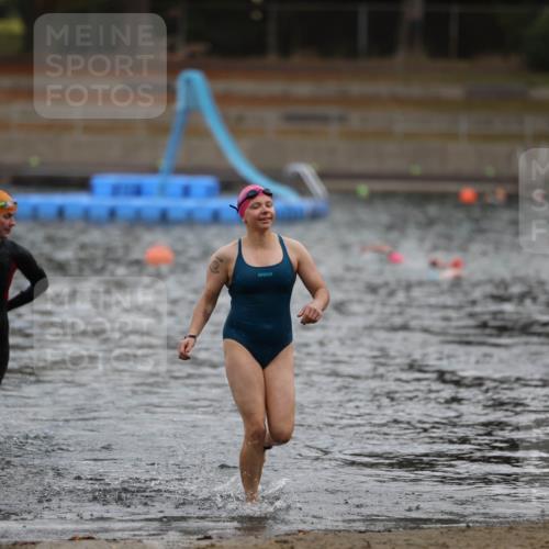 14.09.2025 - Stadtparktriathlon Michael Strokosch http://msf.ph/oto/8872974 14.09.2025 12:10:42 Schwimmen 1239, 1249 meine-sportfotos.de