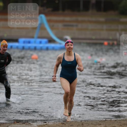 14.09.2025 - Stadtparktriathlon Michael Strokosch http://msf.ph/oto/8872977 14.09.2025 12:10:43 Schwimmen 1239, 1249 meine-sportfotos.de