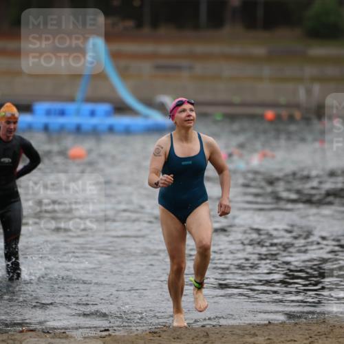 14.09.2025 - Stadtparktriathlon Michael Strokosch http://msf.ph/oto/8872978 14.09.2025 12:10:43 Schwimmen 1239, 1249 meine-sportfotos.de