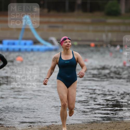 14.09.2025 - Stadtparktriathlon Michael Strokosch http://msf.ph/oto/8872979 14.09.2025 12:10:44 Schwimmen 1239, 1249, 1255 meine-sportfotos.de