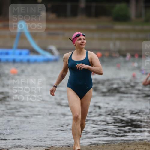 14.09.2025 - Stadtparktriathlon Michael Strokosch http://msf.ph/oto/8872980 14.09.2025 12:10:44 Schwimmen 1239, 1249, 1255 meine-sportfotos.de