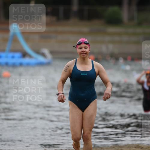 14.09.2025 - Stadtparktriathlon Michael Strokosch http://msf.ph/oto/8872982 14.09.2025 12:10:45 Schwimmen 1239, 1249, 1255 meine-sportfotos.de