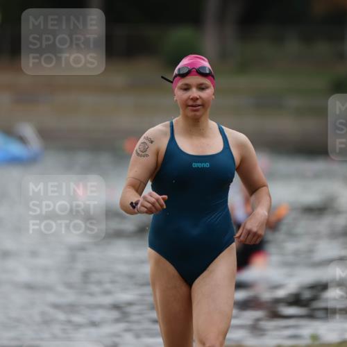 14.09.2025 - Stadtparktriathlon Michael Strokosch http://msf.ph/oto/8872988 14.09.2025 12:10:46 Schwimmen 1239, 1249, 1255 meine-sportfotos.de